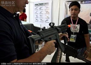 外国拿国产枪打人视频播放,视频揭示惊心动魄的生死瞬间